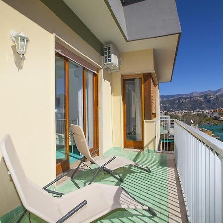 Super Attico Vista Mare Con Piscina Appartement Sorrento Buitenkant foto