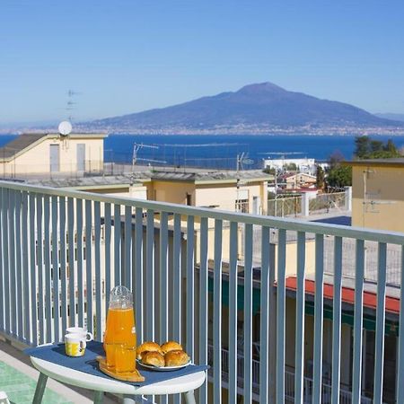 Super Attico Vista Mare Con Piscina Appartement Sorrento Buitenkant foto