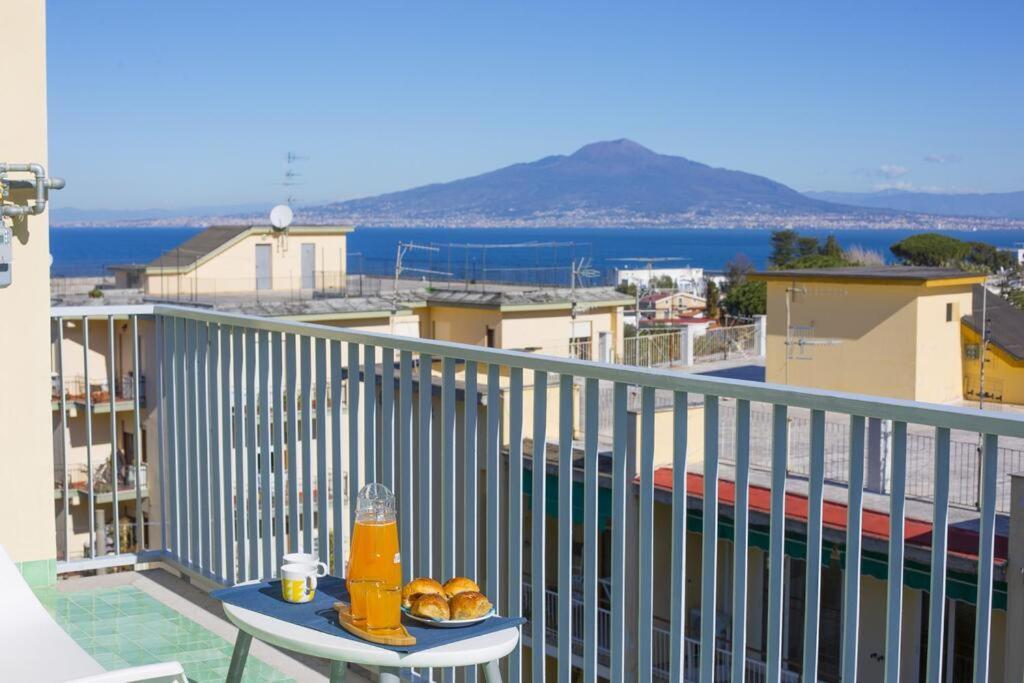 Super Attico Vista Mare Con Piscina Appartement Sorrento Buitenkant foto