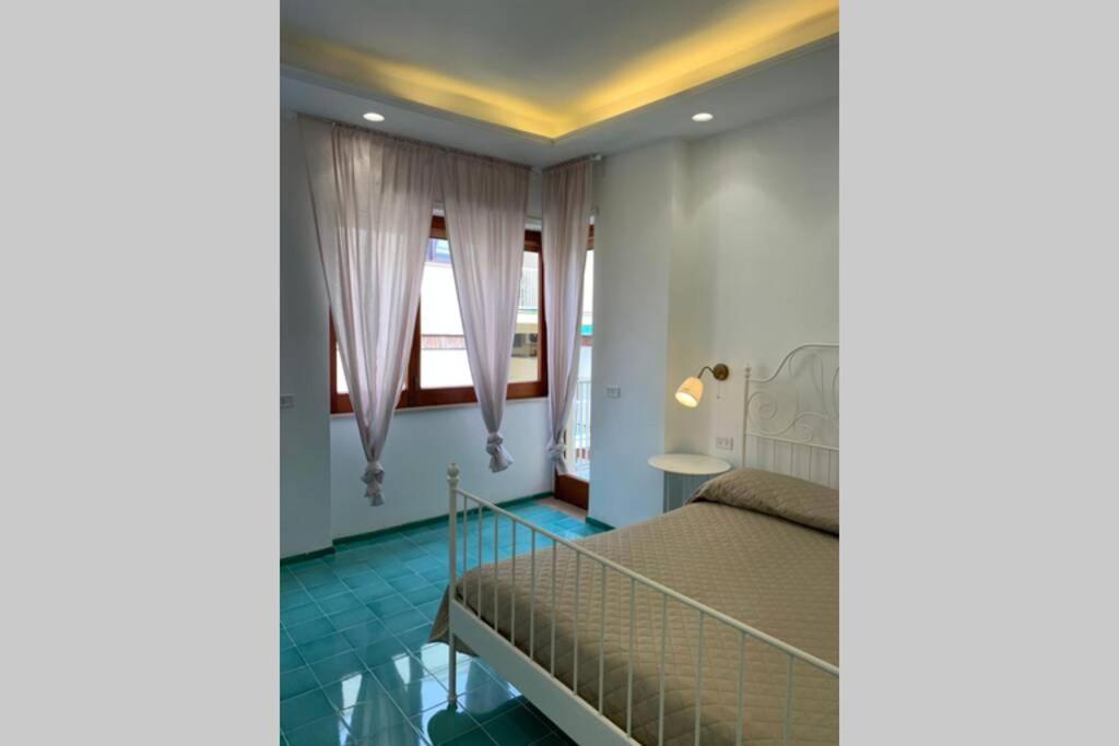 Super Attico Vista Mare Con Piscina Appartement Sorrento Buitenkant foto