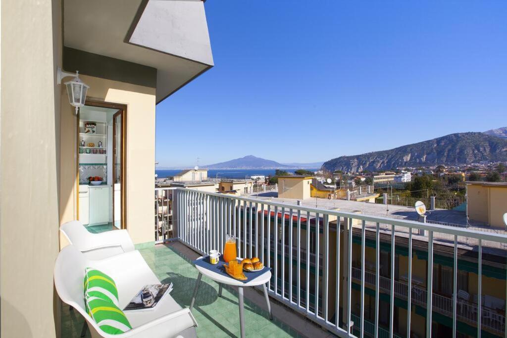Super Attico Vista Mare Con Piscina Appartement Sorrento Buitenkant foto