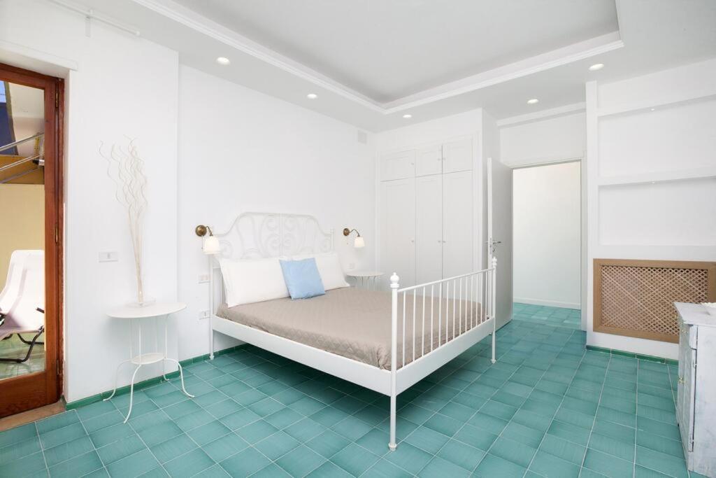 Super Attico Vista Mare Con Piscina Appartement Sorrento Buitenkant foto