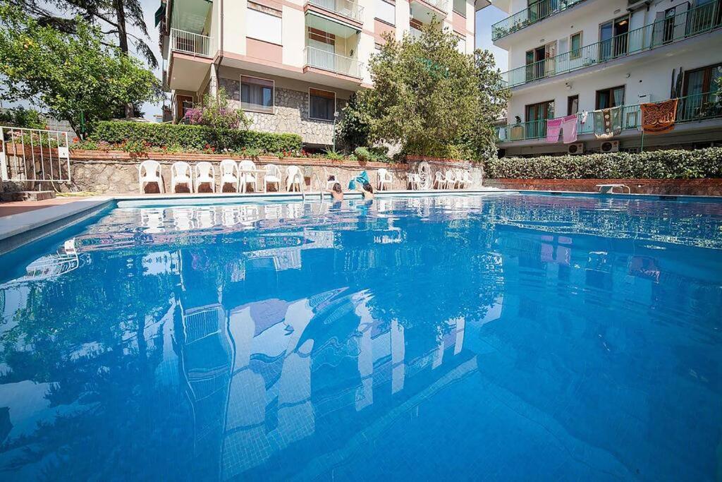 Super Attico Vista Mare Con Piscina Appartement Sorrento Buitenkant foto