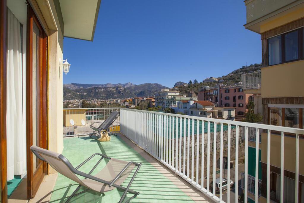 Super Attico Vista Mare Con Piscina Appartement Sorrento Buitenkant foto