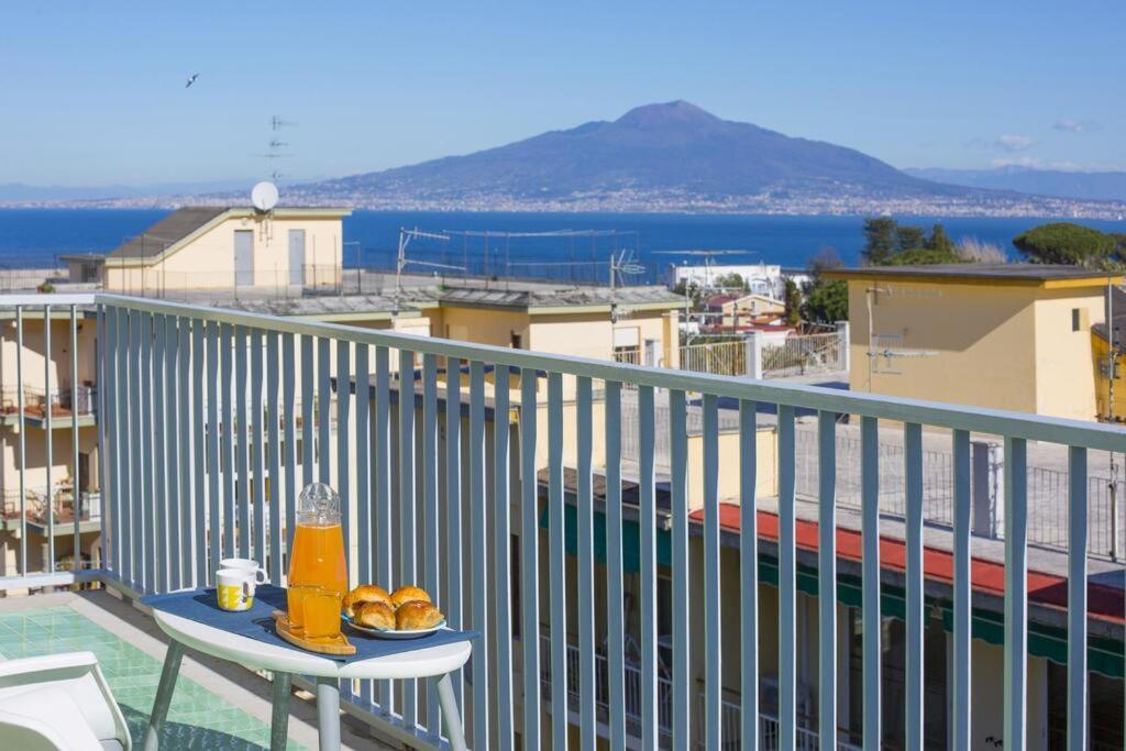 Super Attico Vista Mare Con Piscina Appartement Sorrento Buitenkant foto